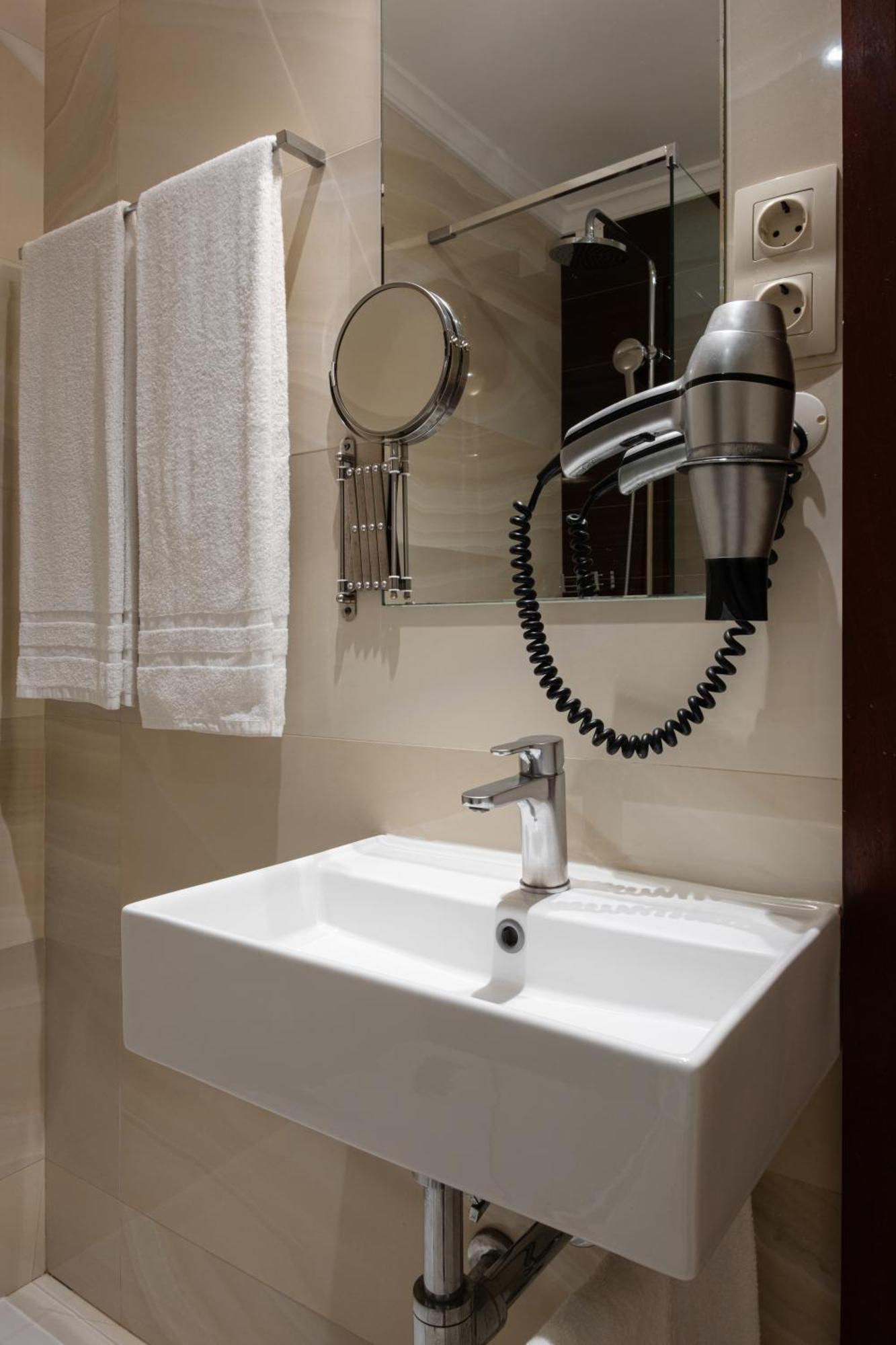 Double Room,1595396143:JPEG